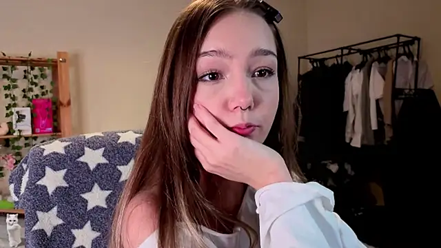 Snapshot of HoneyComfy chatting on 04/14/26, 02:23 HoneyComfy online show from 04/14/26, 02:23