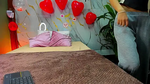 Snapshot of Amanda_Rossi chatting on 02/15/26, 03:42 Amanda Rossi online show from 02/15/26, 03:42