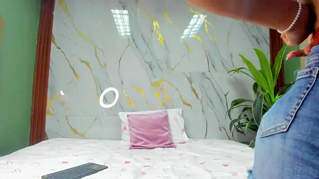 Amanda Rossi online show from 03/17/26, 08:12