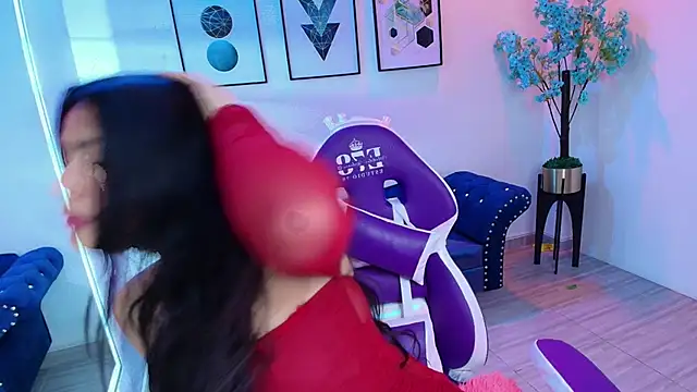 Maddie T18 online show from 04/18/26, 12:09