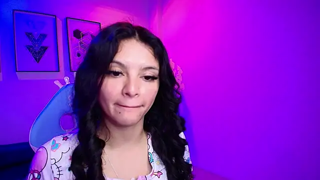 Snapshot of Maddie_T18 chatting on 06/08/26, 11:32 Maddie T18 online show from 06/08/26, 11:32