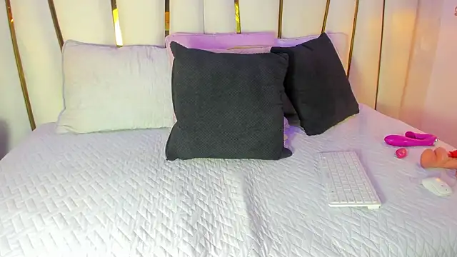 Snapshot of SofiaGlow_ chatting on 02/27/26, 03:17 SofiaGlow online show from 02/27/26, 03:17