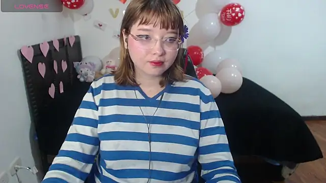 Snapshot of Cherrybloom692 chatting on 02/16/26, 06:20 Cherrybloom692 online show from 02/16/26, 06:20