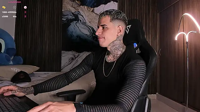 Snapshot of trisstann_ chatting on 02/14/26, 04:48 trisstann online show from 02/14/26, 04:48