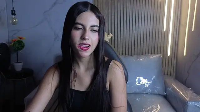 Snapshot of Perla_lovely_ chatting on 05/27/26, 12:24 Perla lovely online show from 05/27/26, 12:24