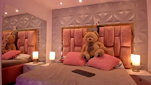 Paris Velvet online show from 02/04/26, 10:15