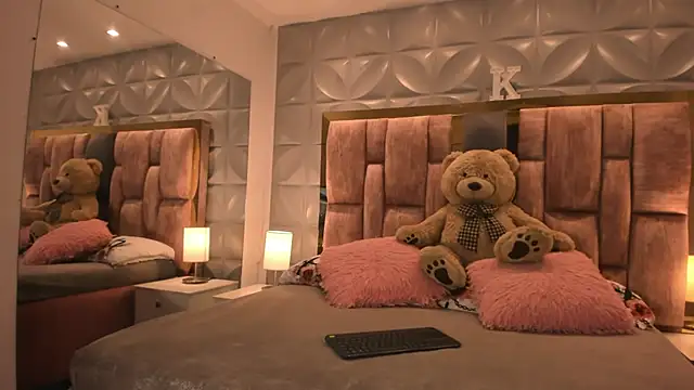 Paris Velvet online show from 02/06/26, 10:57