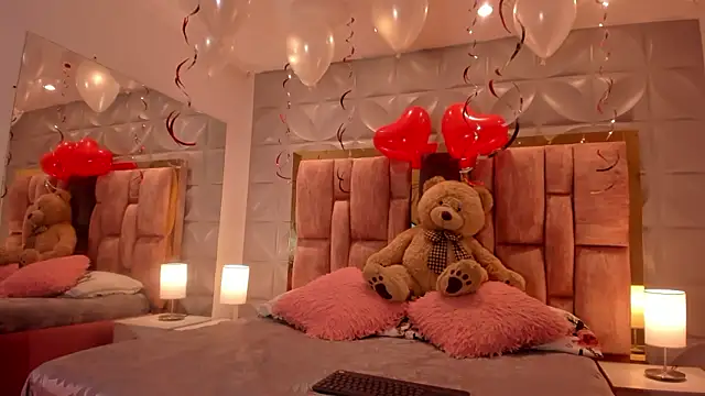 Paris Velvet online show from 02/13/26, 10:39