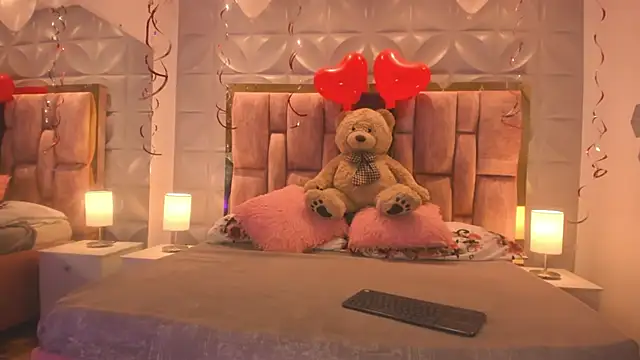 Paris Velvet online show from 02/15/26, 11:12