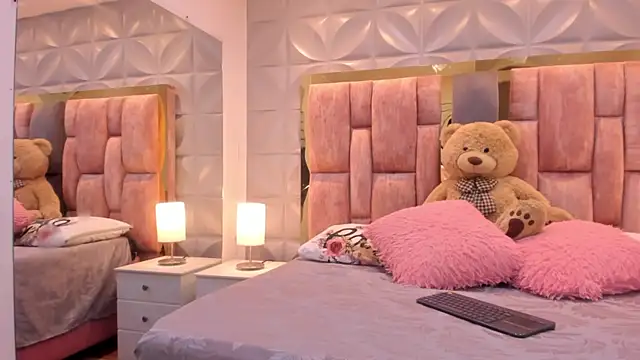 Paris Velvet online show from 04/10/26, 10:14