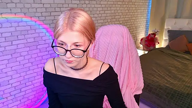 Snapshot of alicedews chatting on 02/15/26, 01:20 alicedews online show from 02/15/26, 01:20