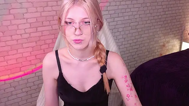 Snapshot of alicedews chatting on 03/03/26, 02:12 alicedews online show from 03/03/26, 02:12