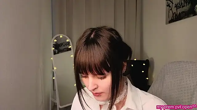 Snapshot of michelewild chatting on 02/15/26, 01:31 michelewild online show from 02/15/26, 01:31