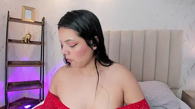 ViolettaRousee  online show from 04/28/26, 09:42
