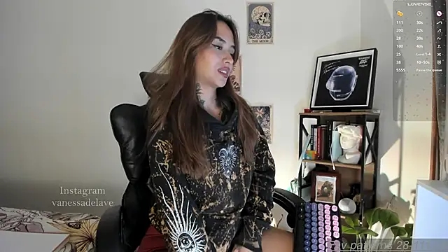 Snapshot of Vanessarte_ chatting on 07/16/26, 01:55 Vanessarte online show from 07/16/26, 01:55