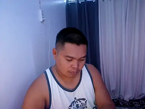 Snapshot of bigloadfox chatting on 03/18/26, 01:36 bigloadfox online show from 03/18/26, 01:36