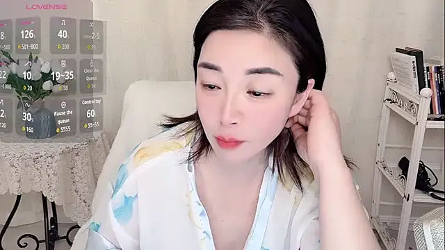 Snapshot of Sunse11 chatting on 02/11/26, 04:01 Sunse11 online show from 02/11/26, 04:01