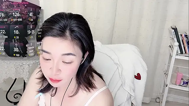 Snapshot of Sunse11 chatting on 02/22/26, 03:21 Sunse11 online show from 02/22/26, 03:21