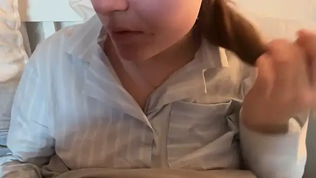 Lucyschickt online show from 04/02/26, 05:05