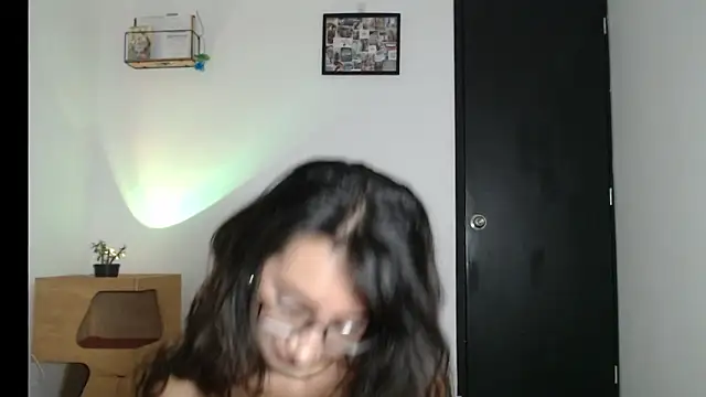 elizabethruss1 online show from 05/16/26, 10:36