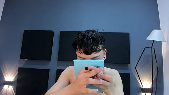 Snapshot of Camilo_X_x chatting on 03/04/26, 11:27 Camilo X x online show from 03/04/26, 11:27