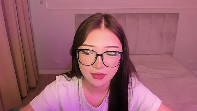 Snapshot of say7maya chatting on 02/15/26, 03:47 say7maya online show from 02/15/26, 03:47