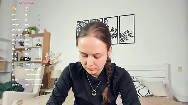 MalvinaTrafford online show from 04/15/26, 06:26