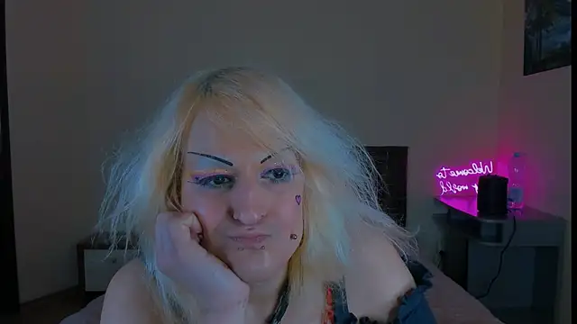 Snapshot of hannah_kitty_punk chatting on 04/11/26, 09:35 hannah kitty punk online show from 04/11/26, 09:35