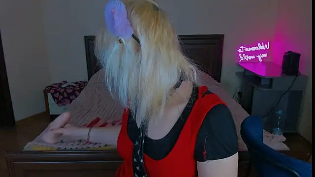 Snapshot of hannah_kitty_punk chatting on 04/13/26, 08:03 hannah kitty punk online show from 04/13/26, 08:03