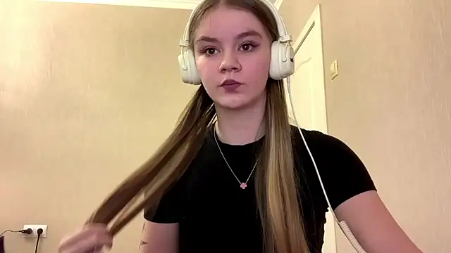 Snapshot of AgnesShy_ chatting on 03/02/26, 07:26 AgnesShy online show from 03/02/26, 07:26