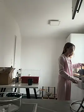 Snapshot of romyxxs chatting on 02/08/26, 10:18 romyxxs online show from 02/08/26, 10:18