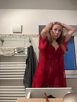 Snapshot of romyxxs chatting on 02/11/26, 04:12 romyxxs online show from 02/11/26, 04:12