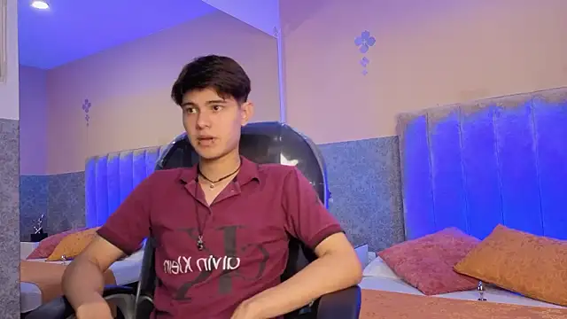 Snapshot of Derek_Sinn chatting on 02/10/26, 07:51 Derek Sinn online show from 02/10/26, 07:51