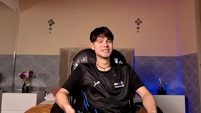 Snapshot of Derek_Sinn chatting on 02/11/26, 08:03 Derek Sinn online show from 02/11/26, 08:03