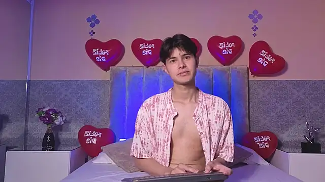 Snapshot of Derek_Sinn chatting on 02/16/26, 07:43 Derek Sinn online show from 02/16/26, 07:43