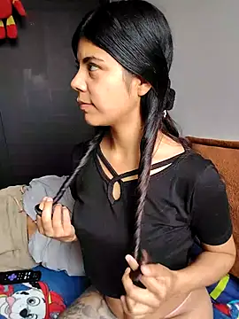 Snapshot of Roxan_King chatting on 03/03/26, 12:22 Roxan King online show from 03/03/26, 12:22