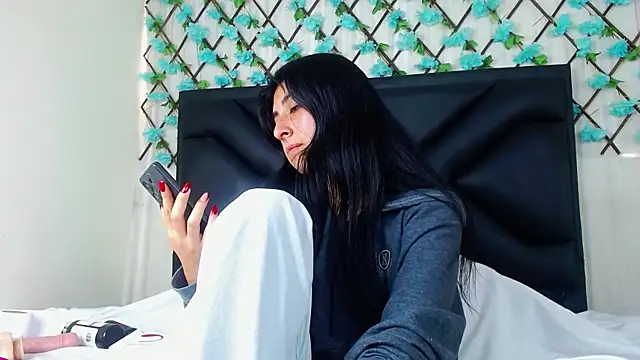 Snapshot of EmmaWilliamss4 chatting on 02/09/26, 04:22 EmmaWilliamss4 online show from 02/09/26, 04:22