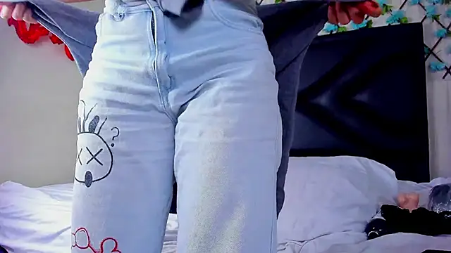 Snapshot of EmmaWilliamss4 chatting on 02/23/26, 09:01 EmmaWilliamss4 online show from 02/23/26, 09:01