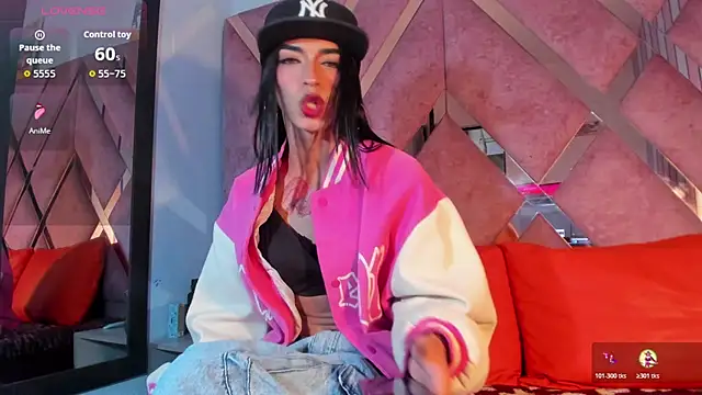 Snapshot of MeghanQueen__ chatting on 03/04/26, 06:52 MeghanQueen online show from 03/04/26, 06:52