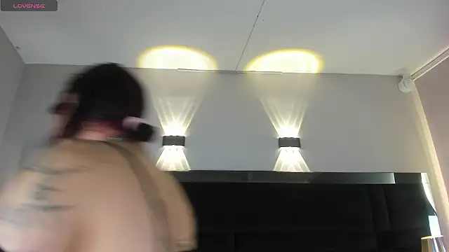 Snapshot of Ravenn21x chatting on 02/11/26, 11:37 Ravenn21x online show from 02/11/26, 11:37