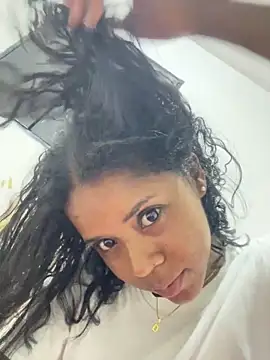 Snapshot of LIA_PARKERR chatting on 02/21/26, 12:11 LIA PARKERR online show from 02/21/26, 12:11