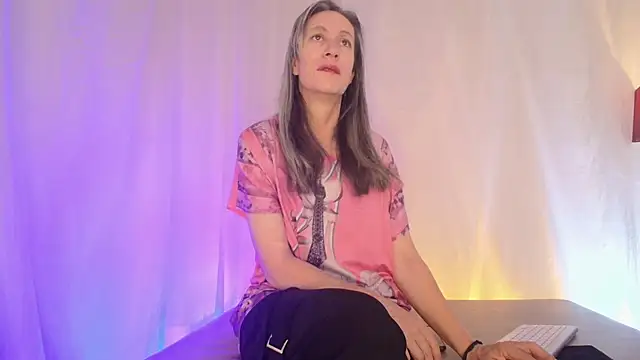 laurasofia45 online show from 07/01/26, 11:01