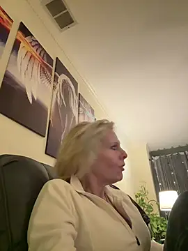 Snapshot of FireAfterDark chatting on 02/04/26, 04:07 FireAfterDark online show from 02/04/26, 04:07