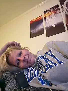 Snapshot of FireAfterDark chatting on 02/19/26, 06:09 FireAfterDark online show from 02/19/26, 06:09