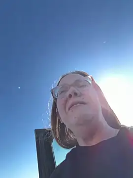 Snapshot of lickablelynn87 chatting on 02/25/26, 03:32 lickablelynn87 online show from 02/25/26, 03:32