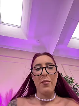 Snapshot of CrystalRedd chatting on 02/22/26, 06:57 CrystalRedd online show from 02/22/26, 06:57