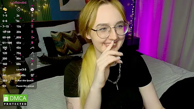 AdeLuna online show from 05/25/26, 09:21