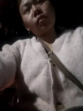 Snapshot of Bella-222 chatting on 02/05/26, 10:42 Bella-222 online show from 02/05/26, 10:42