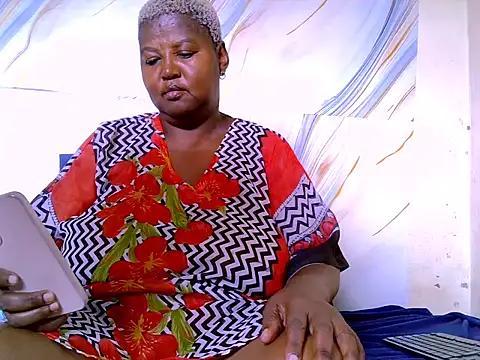 Snapshot of treasure_hunny chatting on 02/13/26, 12:12 treasure hunny online show from 02/13/26, 12:12