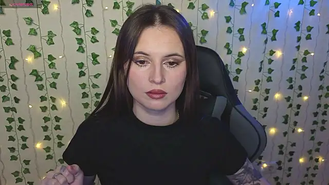 Snapshot of AliceIMonta chatting on 02/14/26, 03:53 AliceIMonta online show from 02/14/26, 03:53